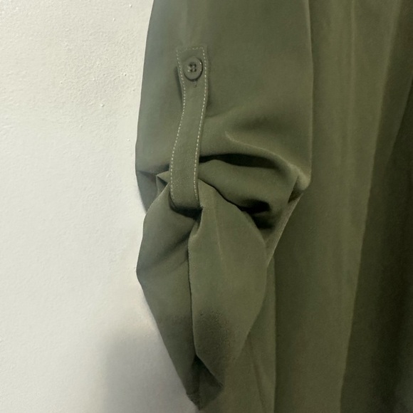 3/4 Sleeve V-neck Blouse - Picture 4 of 8